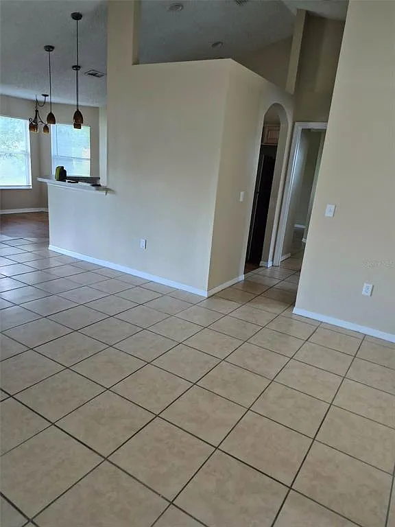 4 bed, 2.0 bath, 1537 sqft, $1,850 — Photo 3