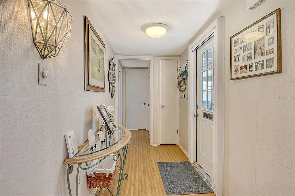 2 bed, 2.0 bath, 1312 sqft, $4,250 — Photo 3