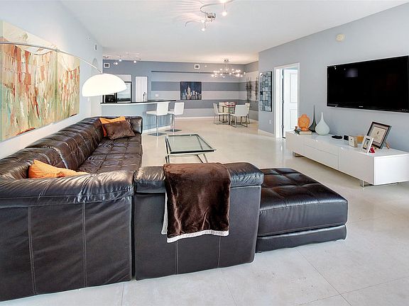 5th image of 225 NE 1st Street #303