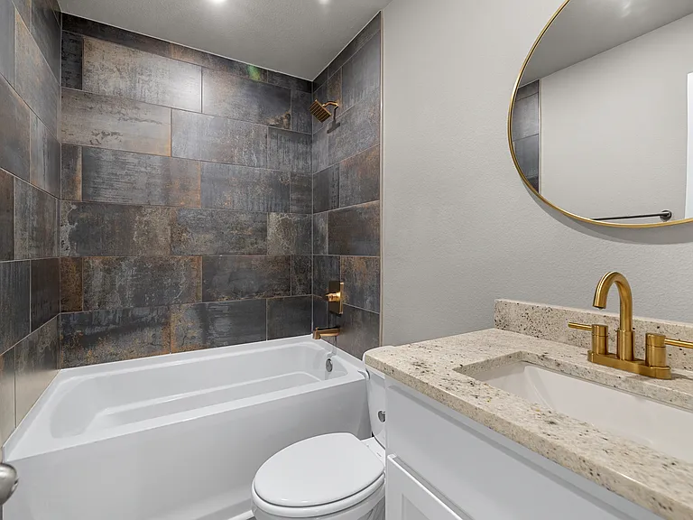 126 E Pine St — Photo 13