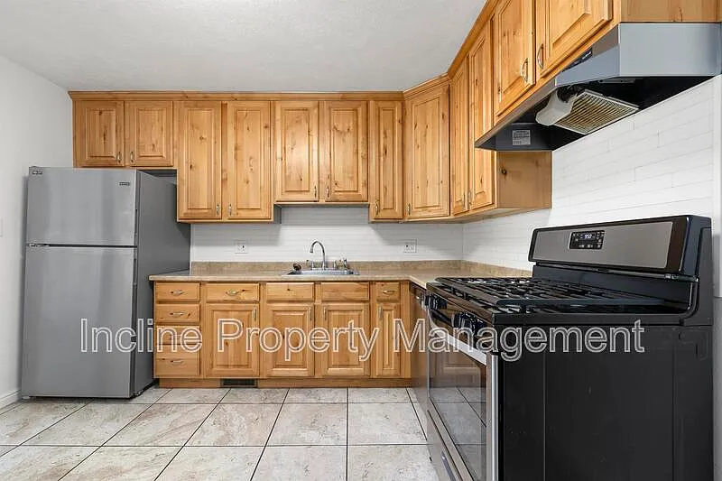 2 bed, 1.0 bath, 750 sqft, $1,300 — Photo 3