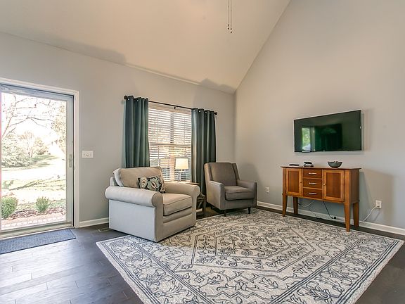 4th image of 127 Cambridge Dr