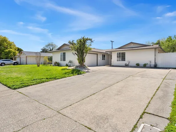 9220 La Riviera Dr, Sacramento, CA 95826