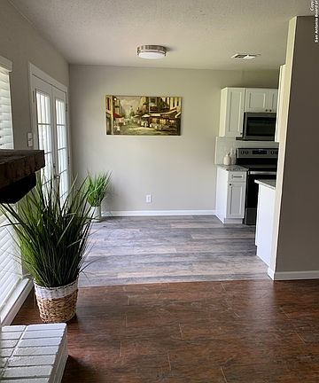 5th image of 957 Hayloft Ln