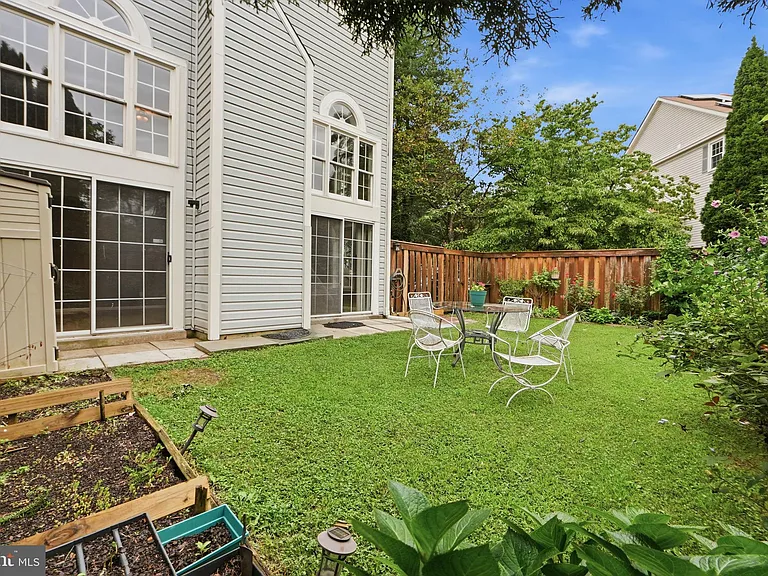 8715 Delcris Dr — Photo 40