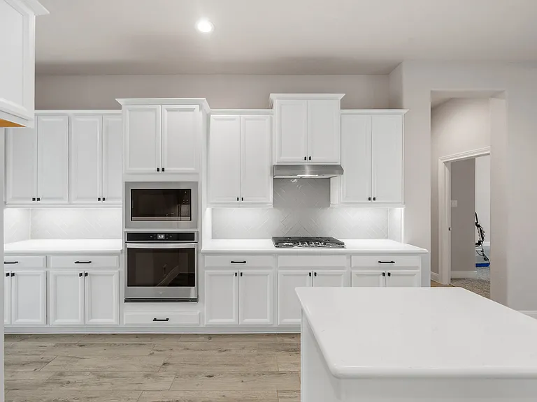 1524 N Bluebonnet Ln — Photo 1