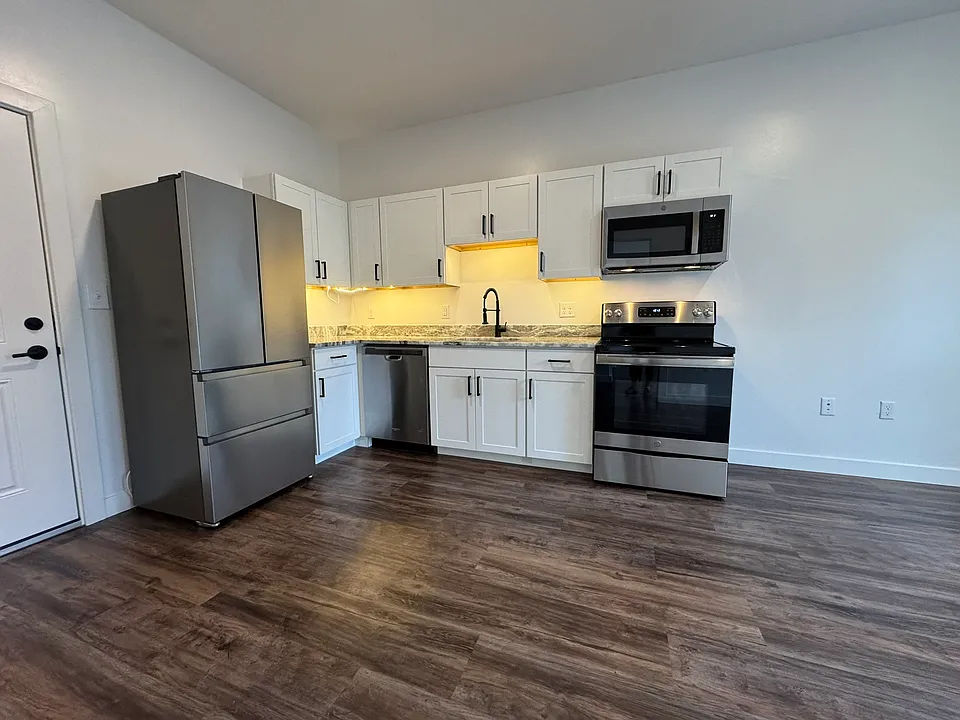 84 Main St #2