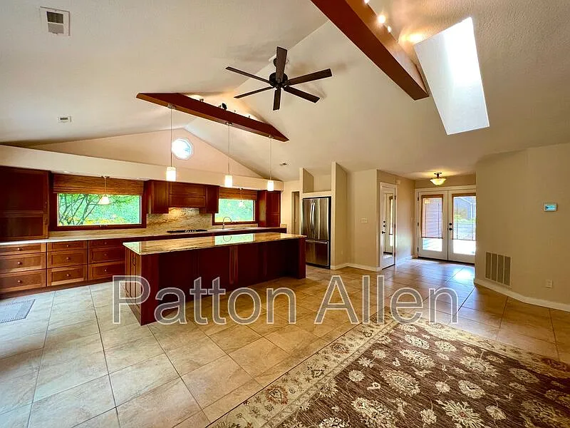 3 bed, 2.0 bath, 1572 sqft, $2,195 — Photo 3
