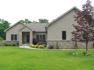916 Glen Forest Dr, Machesney Park, IL 61115