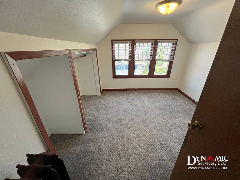 502 S Duluth Ave | Tenant Pays Electric Only — Photo 10