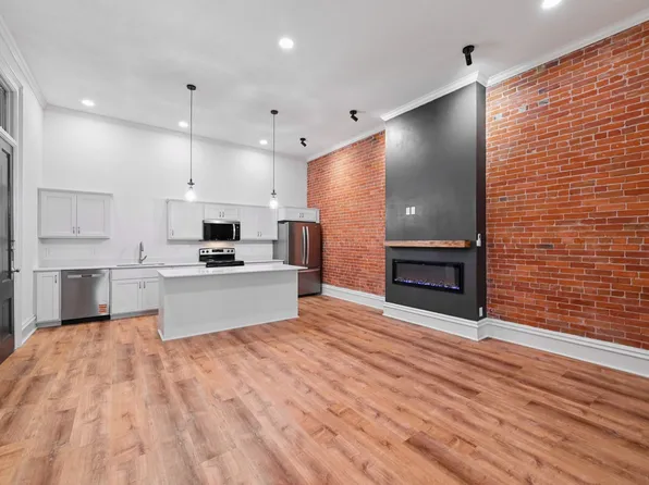 105 E Bremer Ave, 105 E Bremer Ave APT 2, Waverly, IA 50677