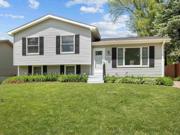 2614 W 59th St, Davenport, IA 52806