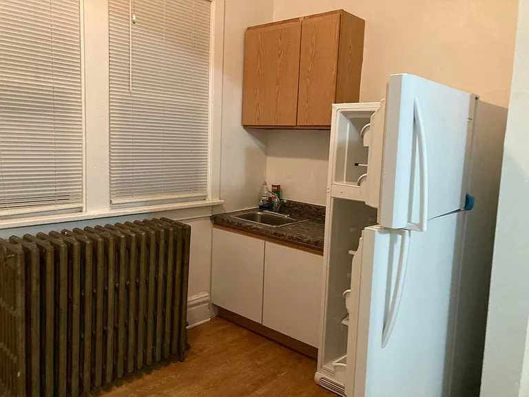220 Ophelia St #1 — Photo 8