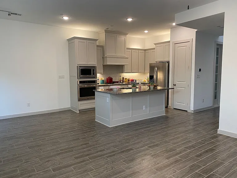 930 Marian Dr — Photo 16