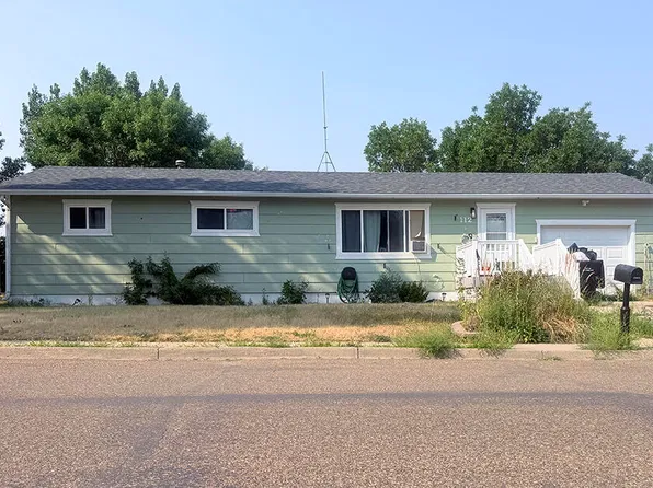 112 6th Ave NW, Watford City, ND 58854