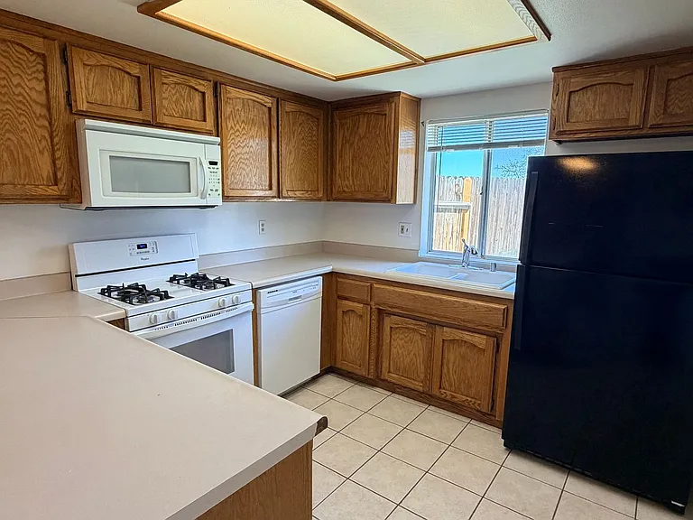 22120 McCarthy Dr — Photo 3