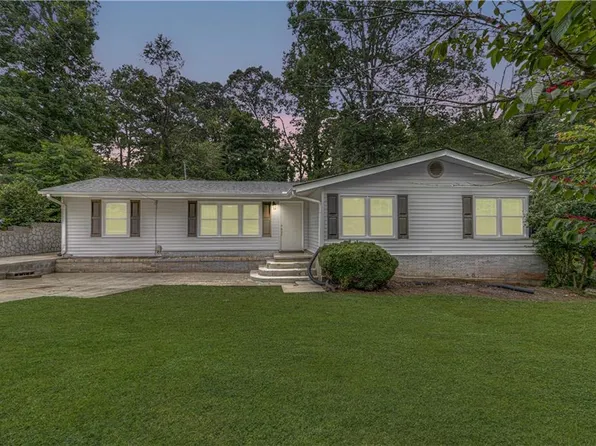 1353 Dunn Dr, Gainesville, GA 30501