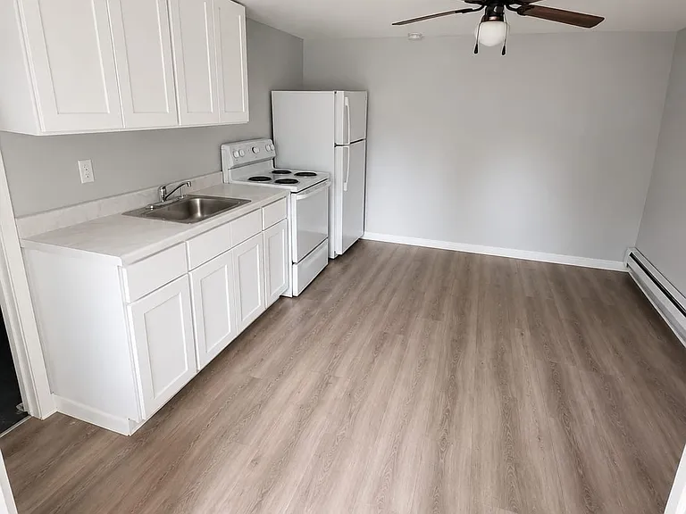 128 Center St #3 — Photo 1