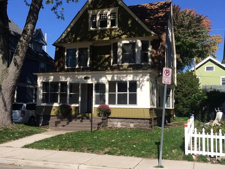 419 Pleasant St SE #2 — Photo 1