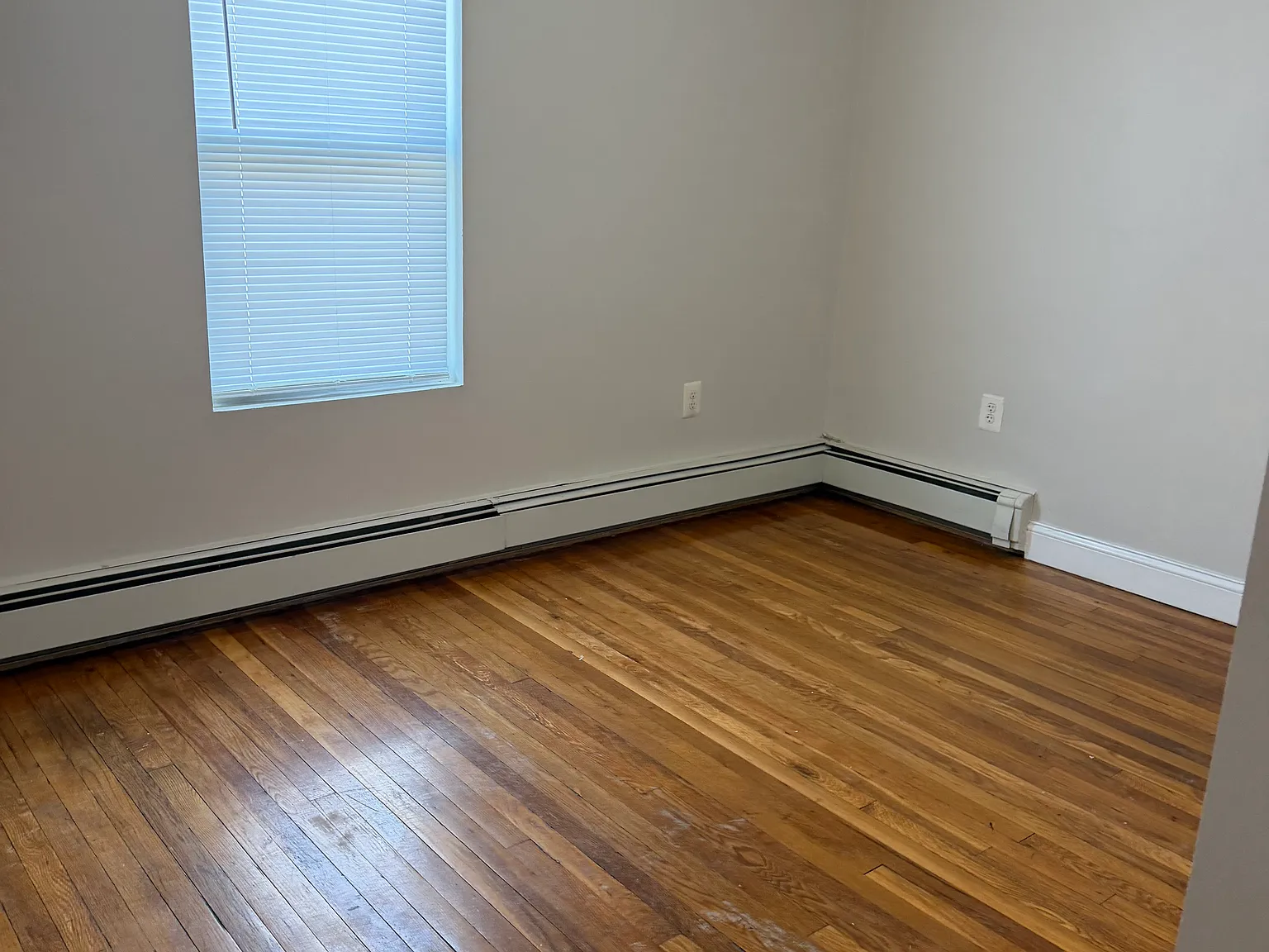 4 bed, 1.5 bath, 1800 sqft, $4,000 — Photo 1