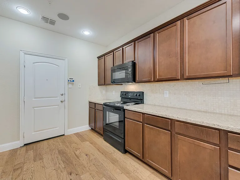 2629 Chambers Dr — Photo 11