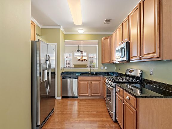 4th image of 419 Cedar Pines Dr