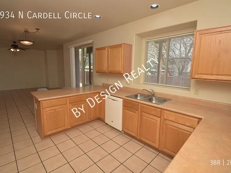 2934 N Cardell Cir — Photo 11