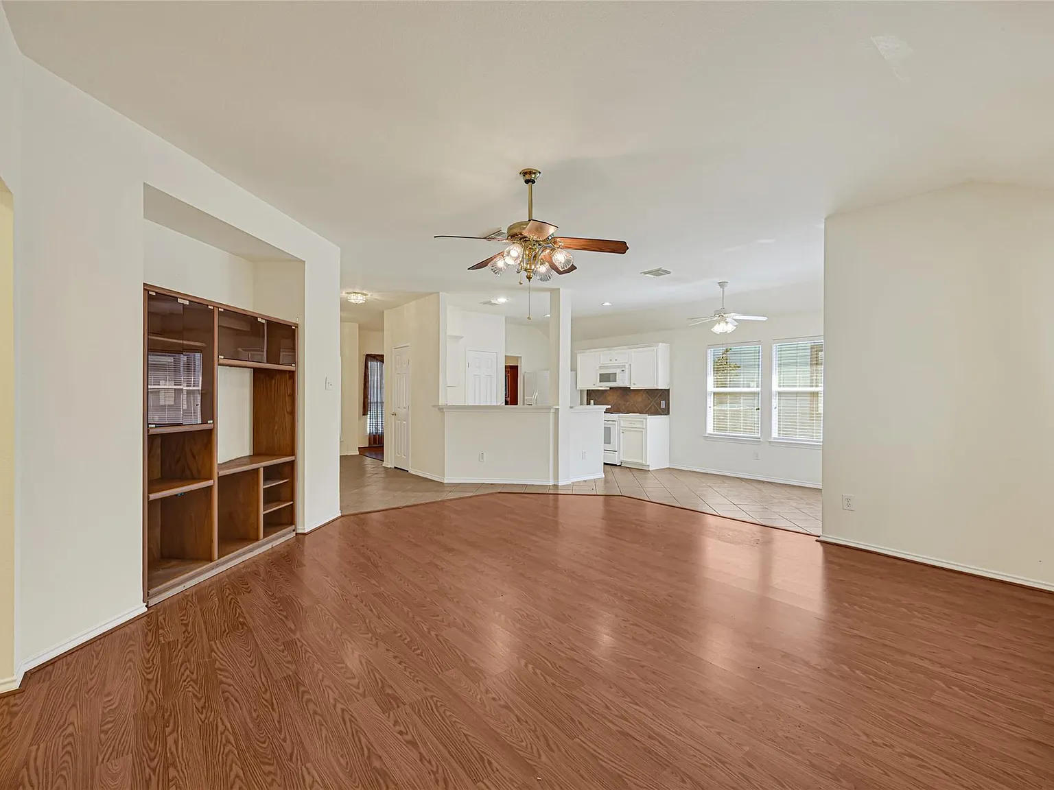 3 bed, 2.0 bath, 1576 sqft, $2,000 — Photo 4