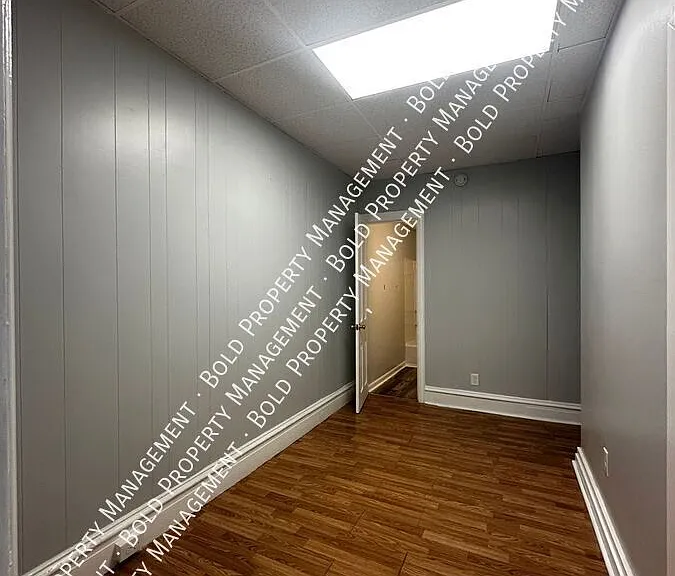 243 S 8th St #1 — Photo 4
