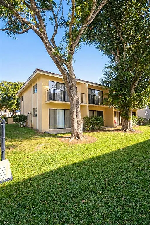 2 bed, 2.5 bath, 1140 sqft, $2,200 — Photo 1