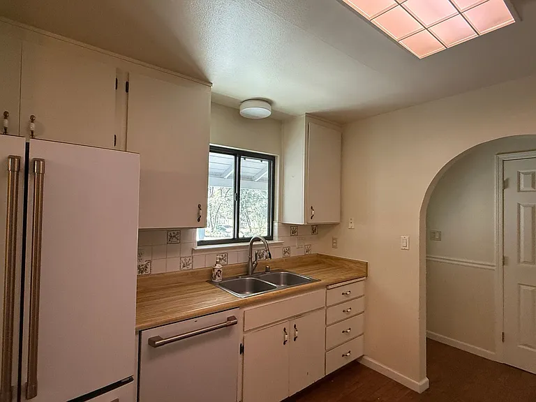 4161 Helen Ln — Photo 6
