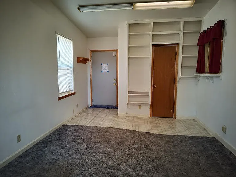 710 W Pine Ave — Photo 8
