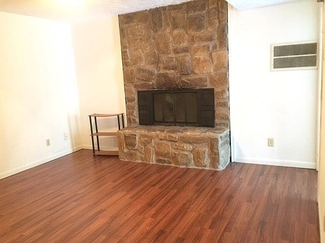 1st image of 450 Allen Dr APT 4