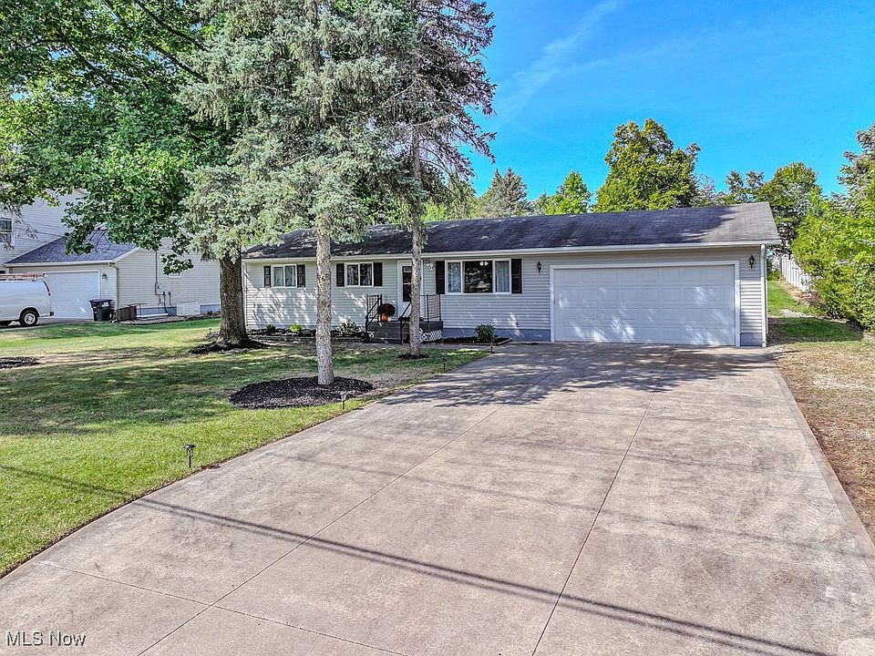 1st image of 90 Oakleigh Dr