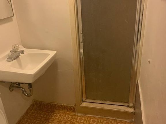 5th image of 307 W 20th St