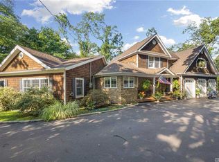 790 Meadow Rd, Smithtown, NY 11787