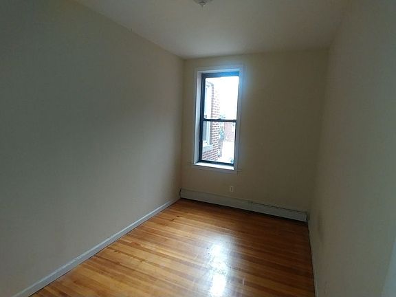 5th image of 2848 38th St APT 2F