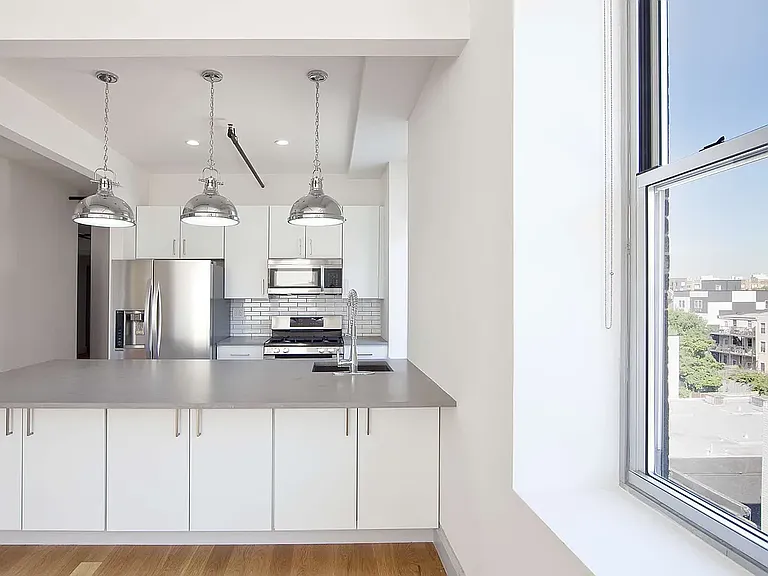 347 Lorimer St #6A — Photo 2