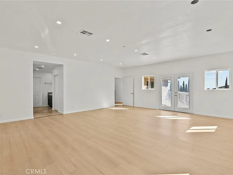 1138 Lakeview Dr — Photo 47