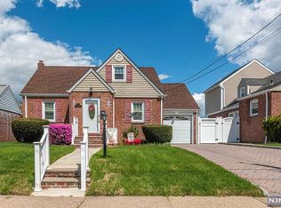 39-45 Wenonah Dr, Fair Lawn, NJ 07410