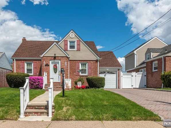 39-45 Wenonah Dr, Fair Lawn, NJ 07410