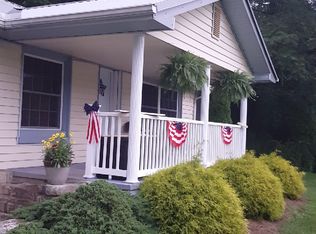 5088 Green River Rd, Zirconia, NC 28790