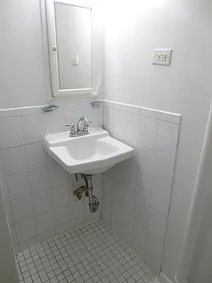 Rented by BELLMARC | media 10