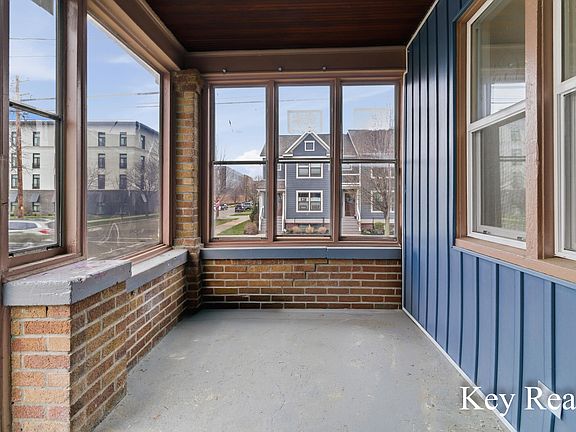 3rd image of 500 Sheldon Ave SE