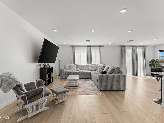 5th image of 42831 Coronet Ct