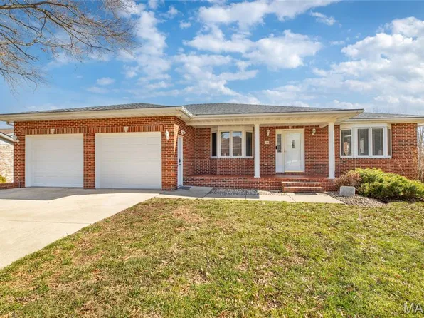 18 Lake Dr, Moro, IL 62067