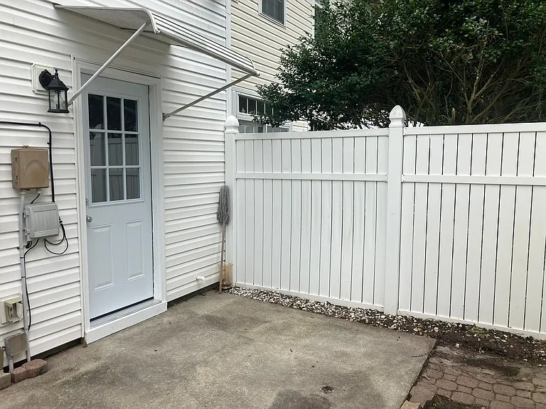 47 Regent Ave — Photo 33