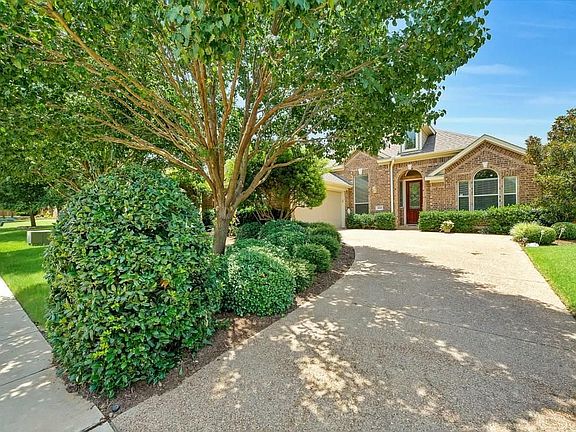 2nd image of 4204 Lansbury Dr