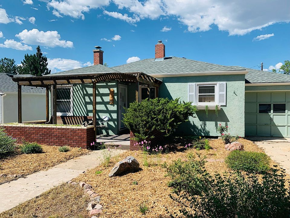 This home is centrally located--2 blocks from Uintah and 6 minutes to i25.