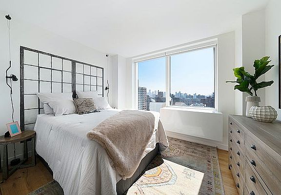 4th image of 180 Broome St APT 2010